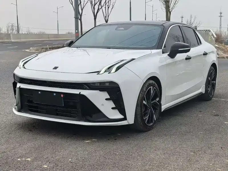 Lynk & Co 03