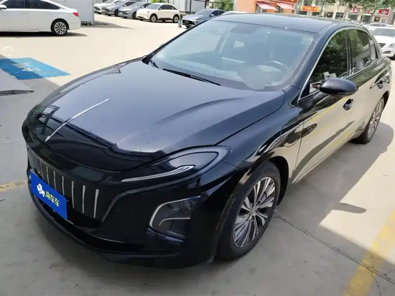 Hongqi E-QM5