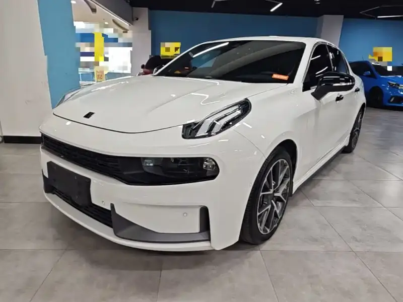Lynk & Co 03