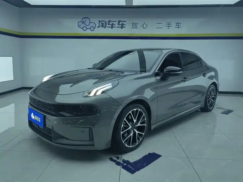 Lynk & Co 03