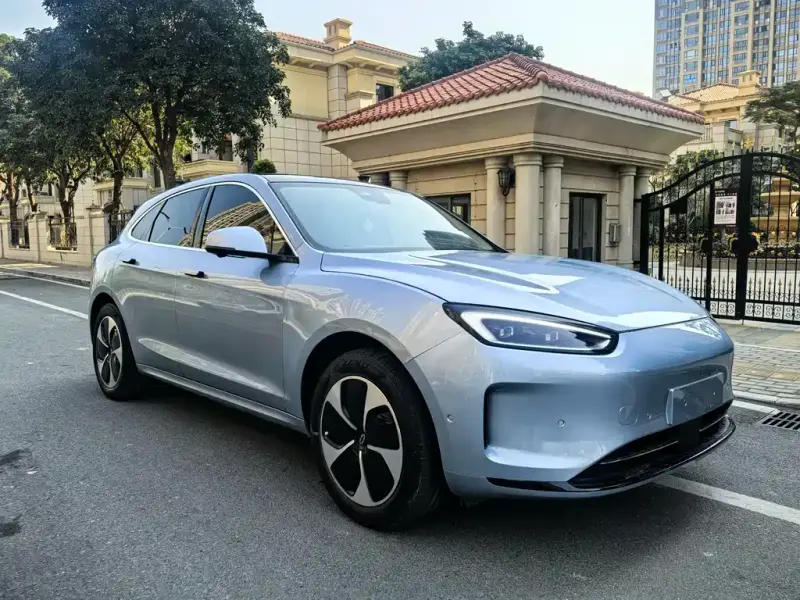 AITO M5