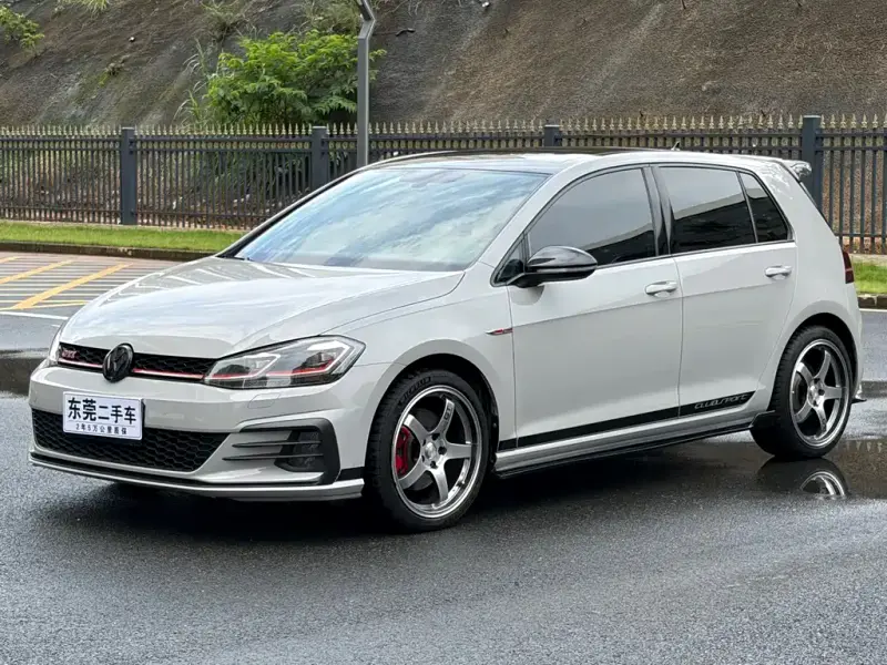 Volkswagen Golf GTI