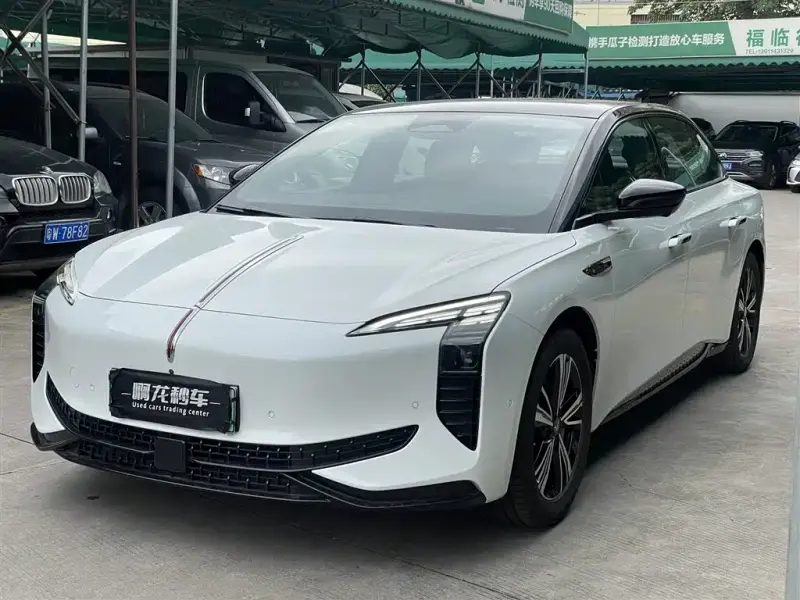 Hongqi EH7