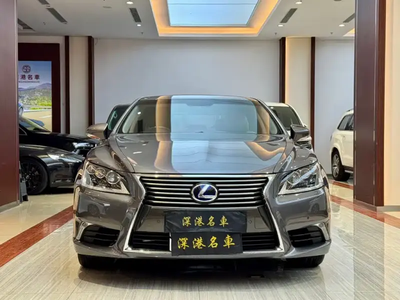 Lexus LS