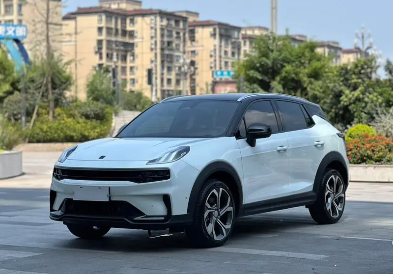 Lynk & Co 06