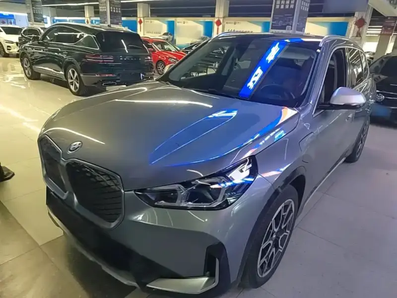 BMW iX1