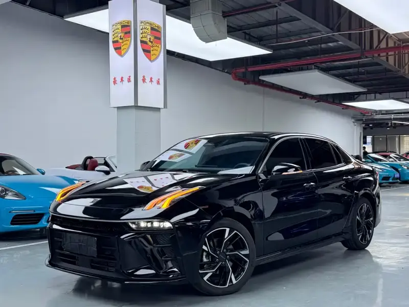 Lynk & Co 03