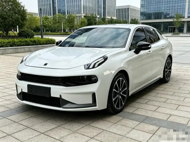 Lynk & Co 03