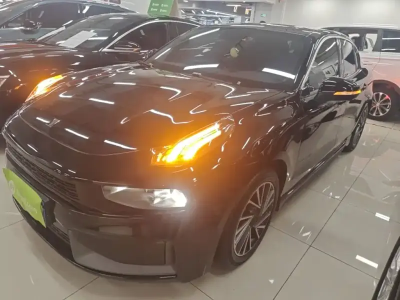 Lynk & Co 03