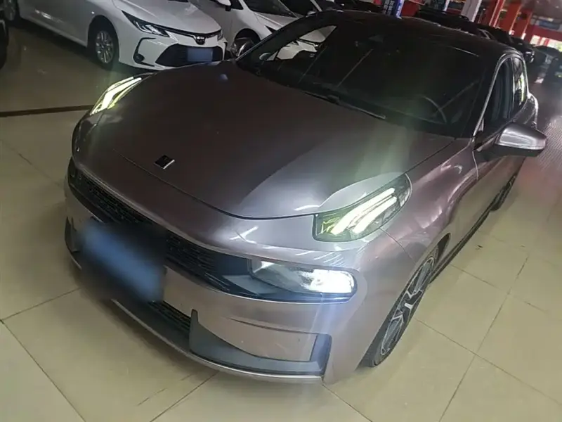 Lynk & Co 03