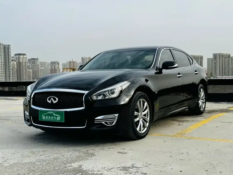 Infiniti Q70