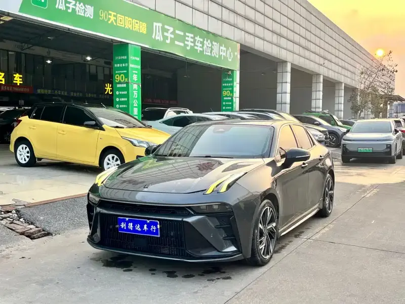 Lynk & Co 03