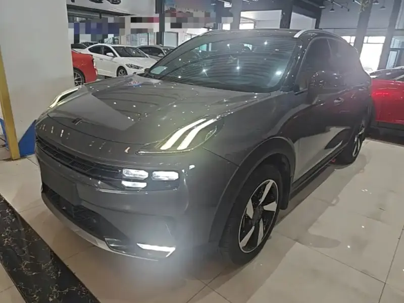 Lynk & Co 06