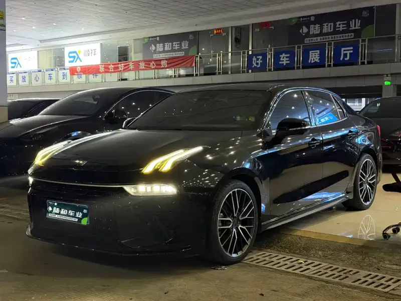 Lynk & Co 03