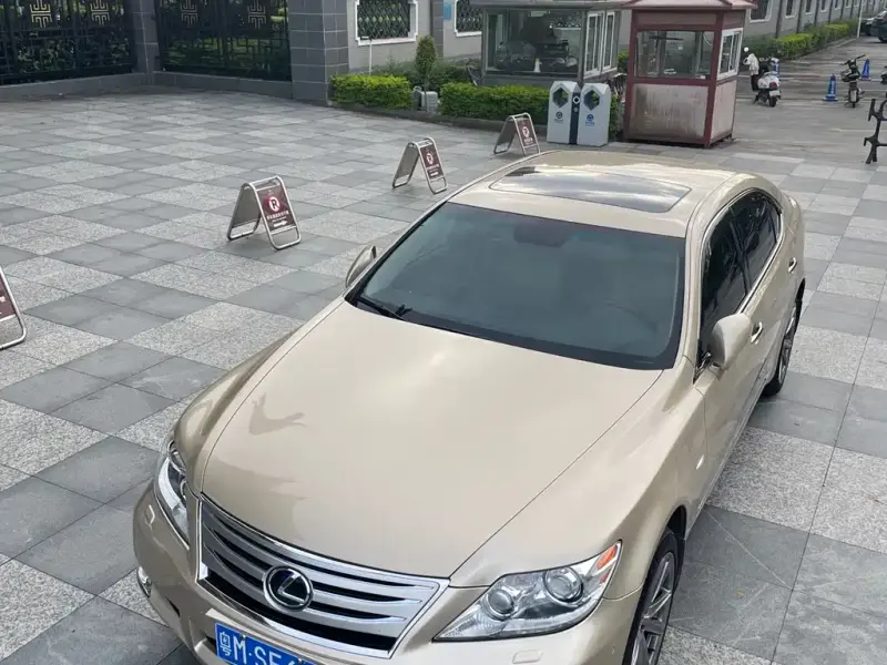 Lexus LS