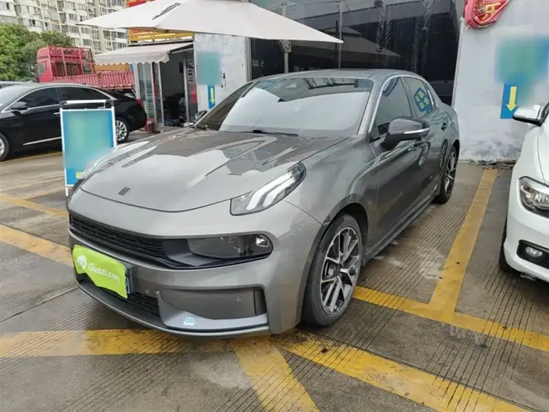 Lynk & Co 03