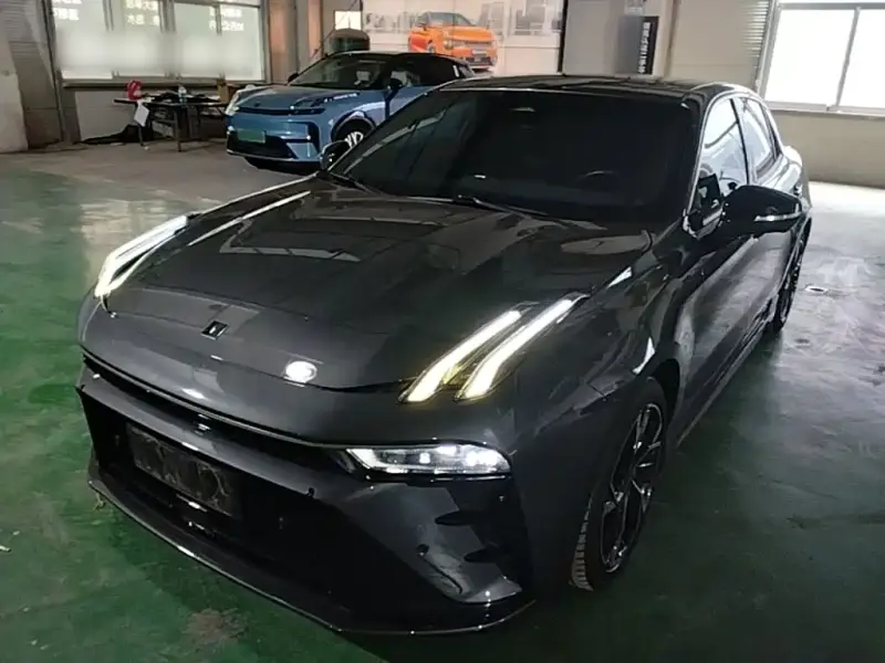 Lynk & Co 03