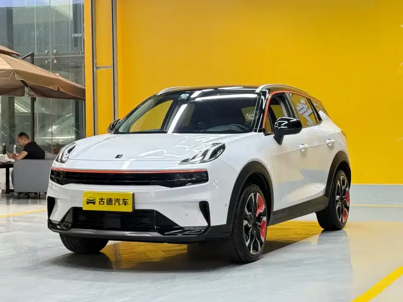 Lynk & Co 06