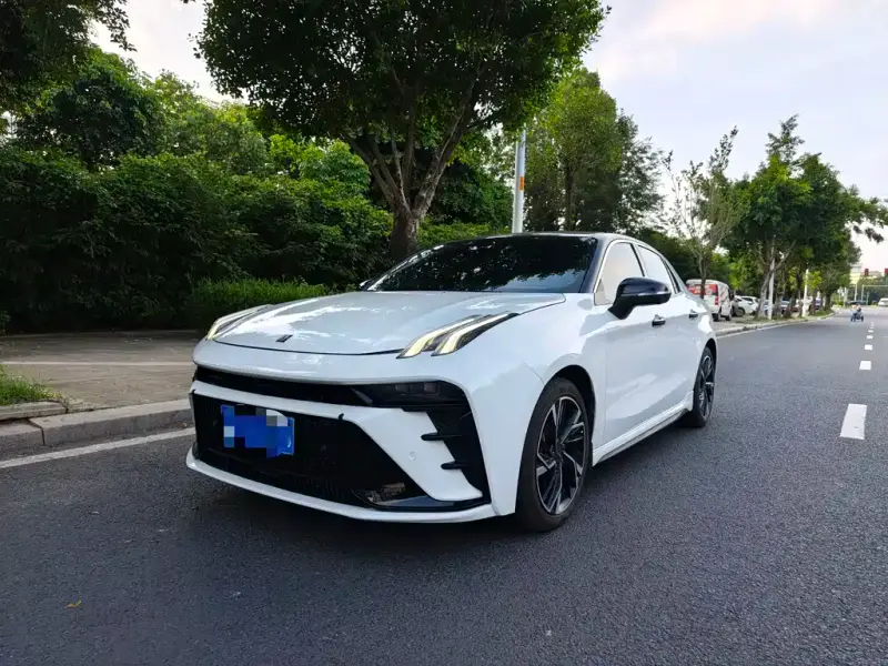 Lynk & Co 03
