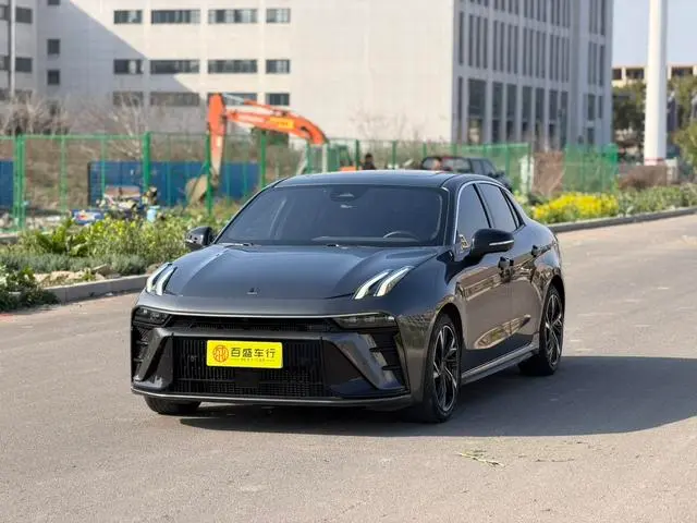 Lynk & Co 03
