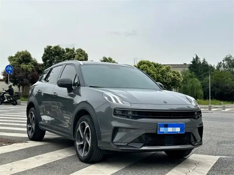 Lynk & Co 06