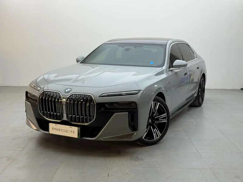 BMW i7