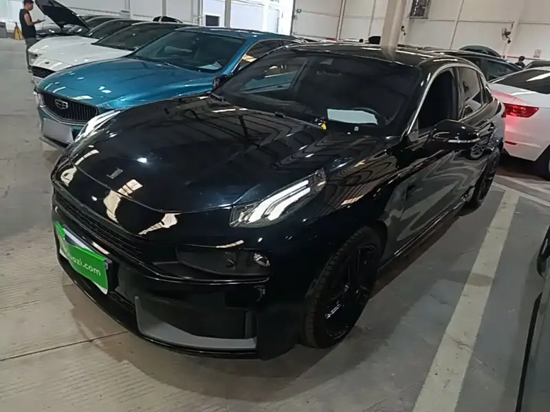 Lynk & Co 03