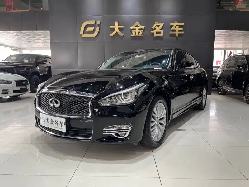 Infiniti Q70