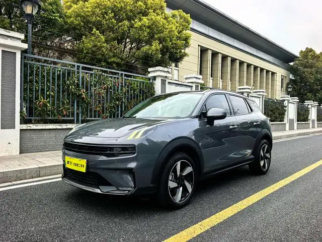 Lynk & Co 06