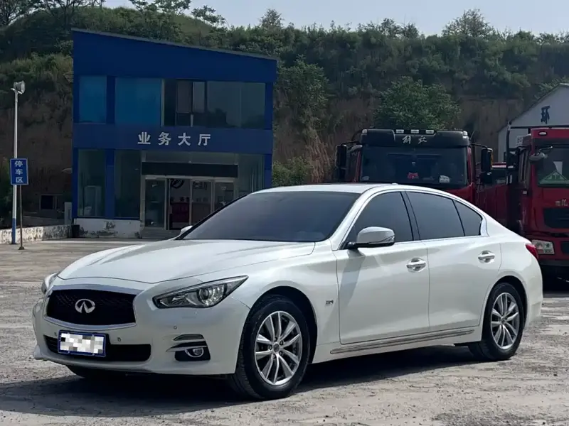Infiniti Q50L