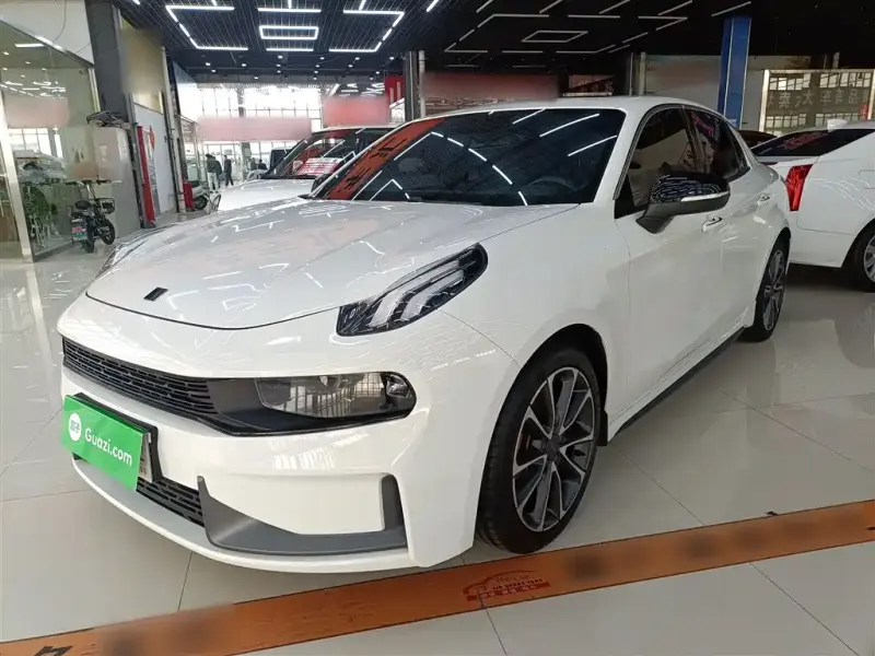 Lynk & Co 03