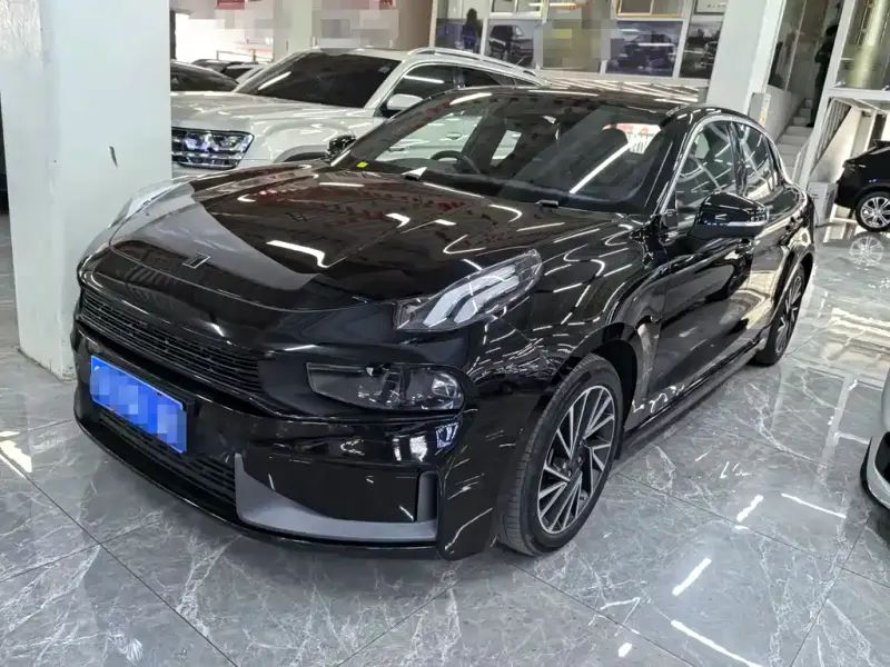 Lynk & Co 03
