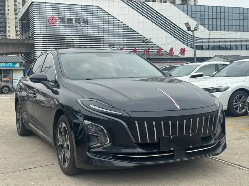 Hongqi E-QM5
