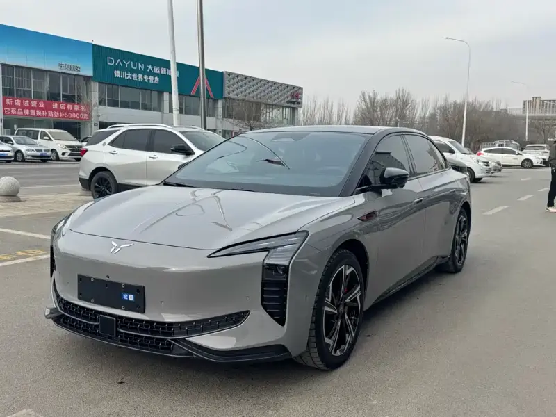 Hongqi EH7