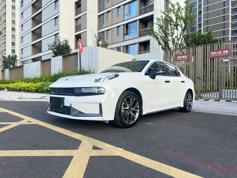 Lynk & Co 03