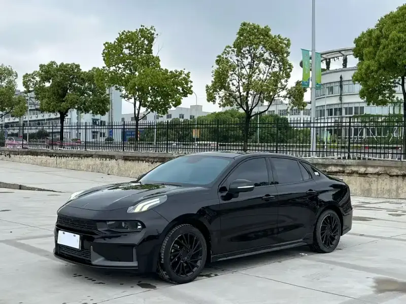 Lynk & Co 03