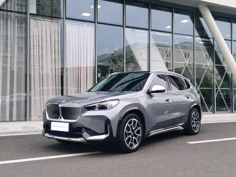 BMW iX1
