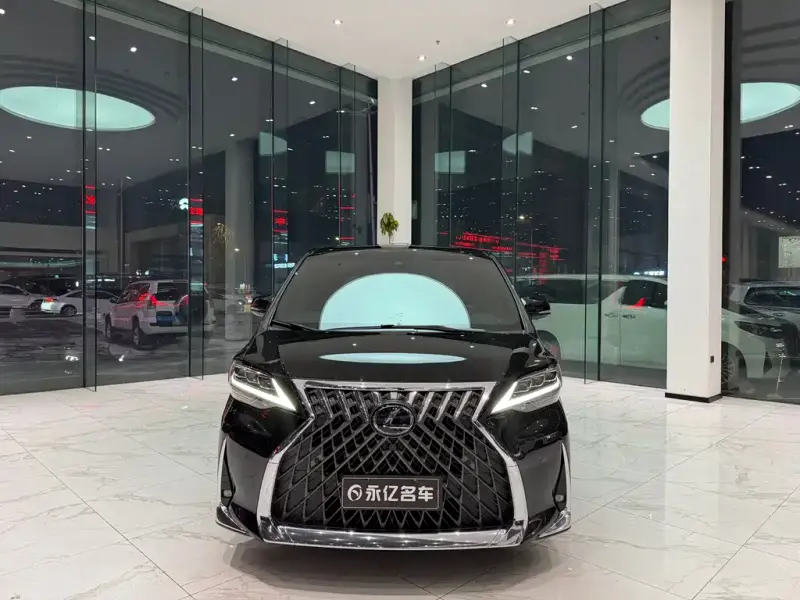 Lexus LM