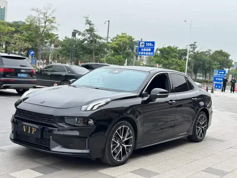 Lynk & Co 03
