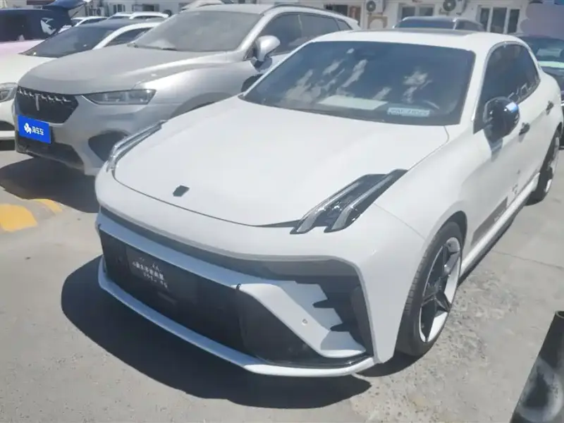 Lynk & Co 03