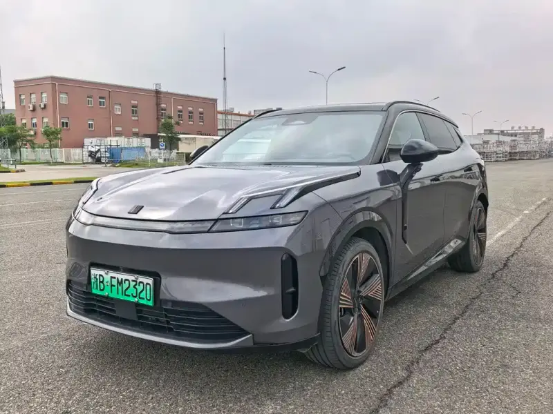 Lynk & Co 08 EM-P