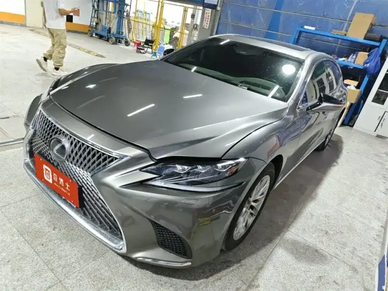 Lexus LS