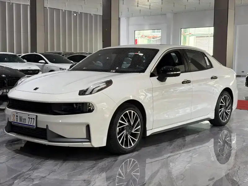 Lynk & Co 03