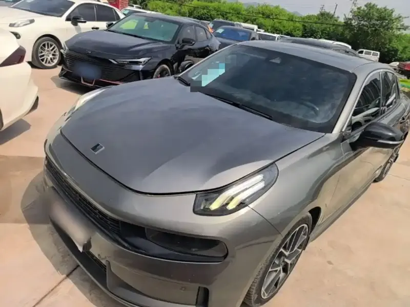 Lynk & Co 03