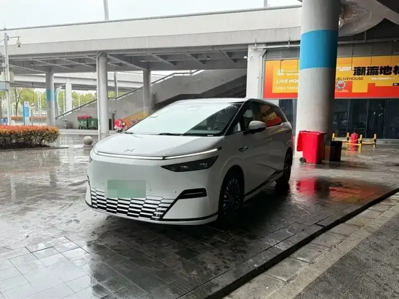 XPeng X9