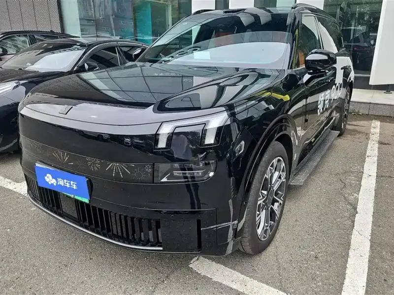 Lynk & Co 900