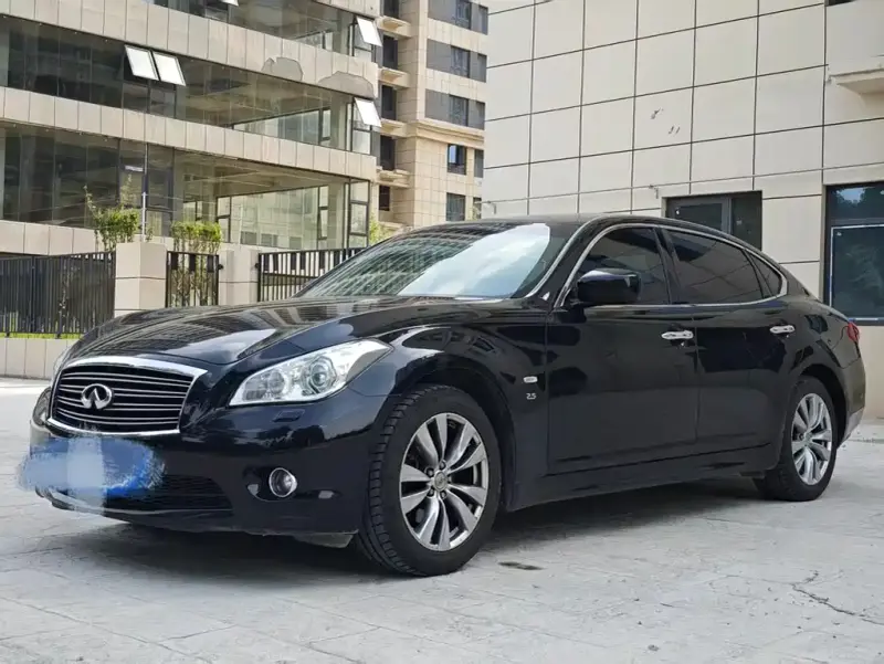 Infiniti Q70
