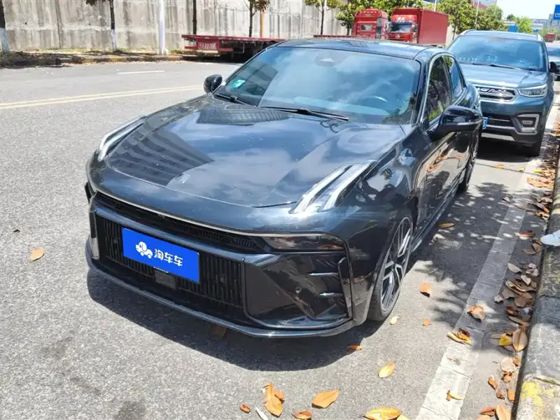 Lynk & Co 03