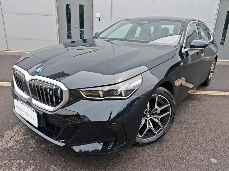 BMW i5