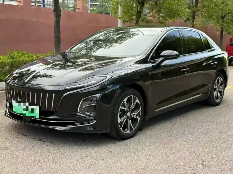 Hongqi E-QM5